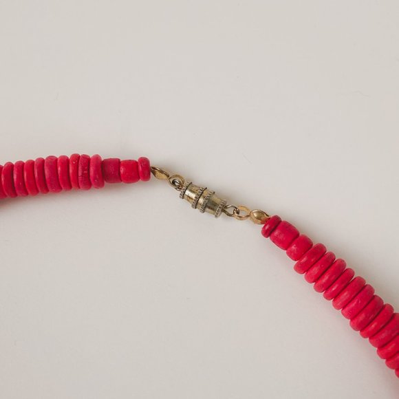 Vintage Wood Bright Red Candy Round Disc Beaded Statement Bold Bib Necklace - Picture 8 of 11
